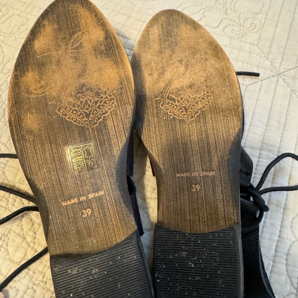 Free People Black Flats with Criss-Cross Design - Picture 7 of 9